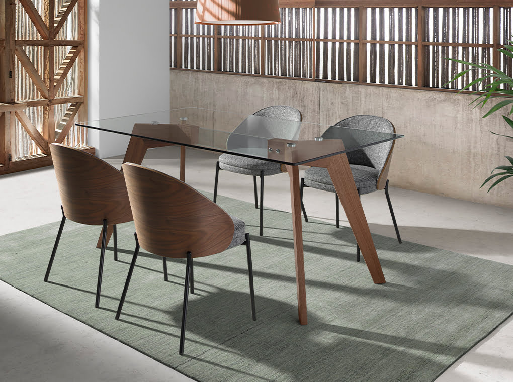 Masa de Dining Rectangulara din Sticla cu Picioare din Nuc Angel Cerda