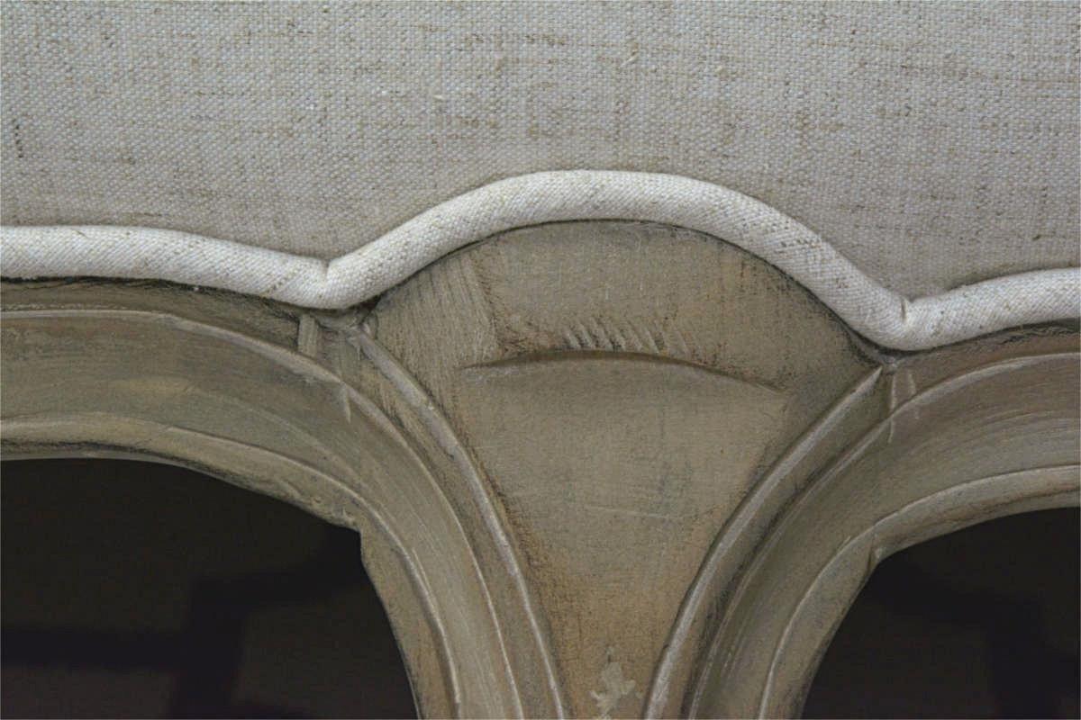 Bancheta Provence cu Picioare Sculptate si Capitonaj Crem Livin Hill