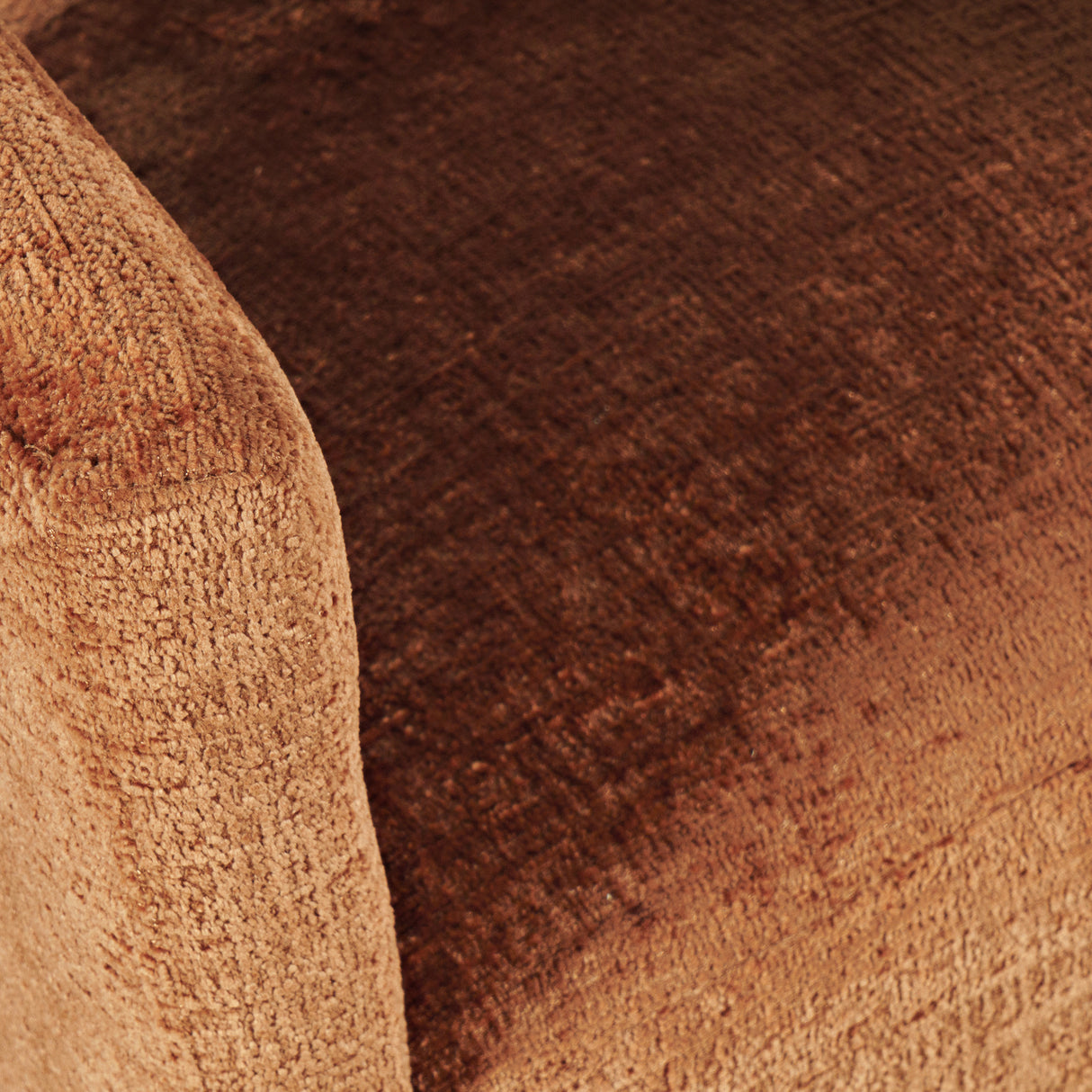 Scaun Tapitat din Catifea Scortisoara Livin Hill