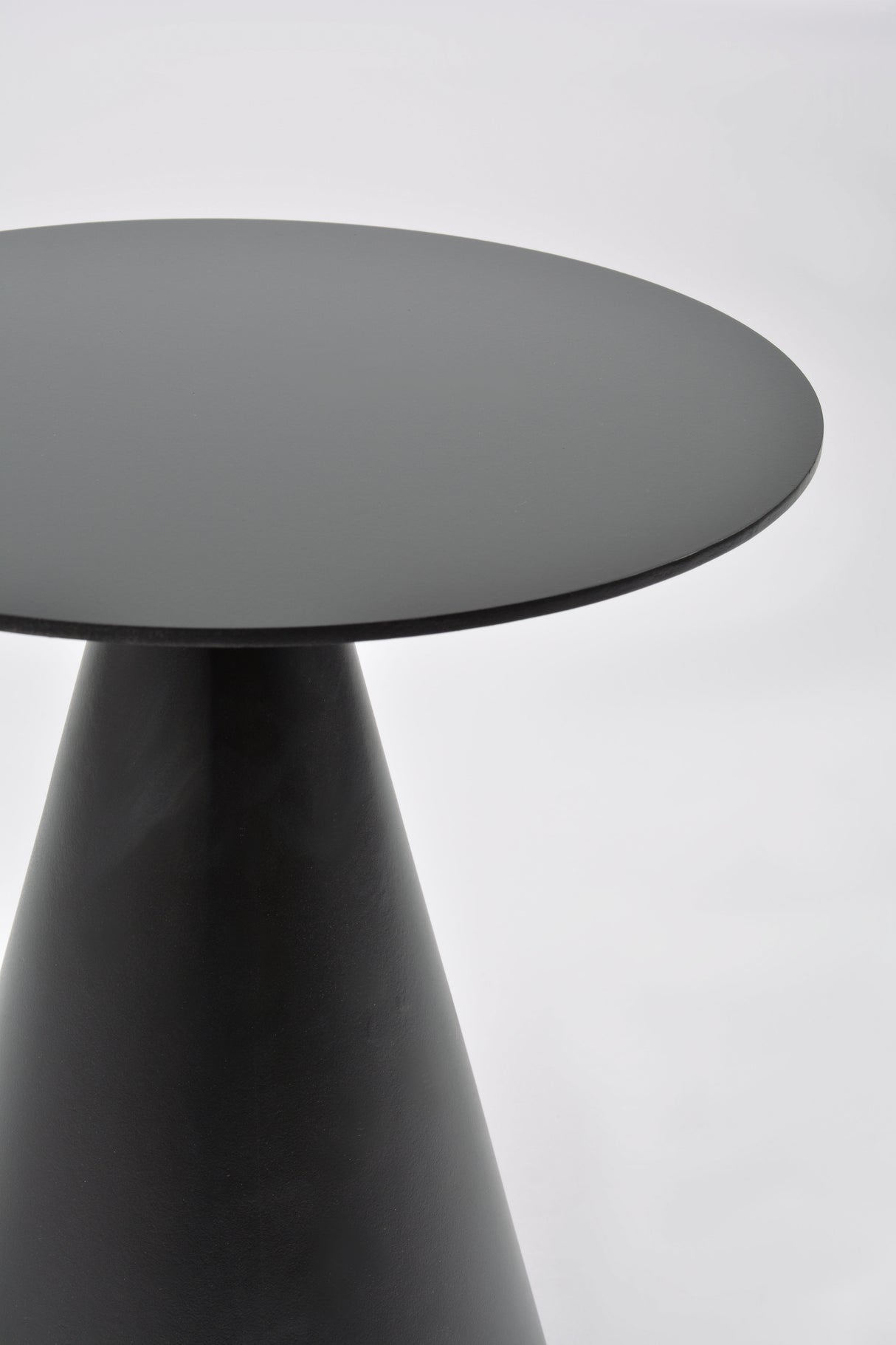 Birou Minimalist Rotund din Lemn Moale Livin Hill