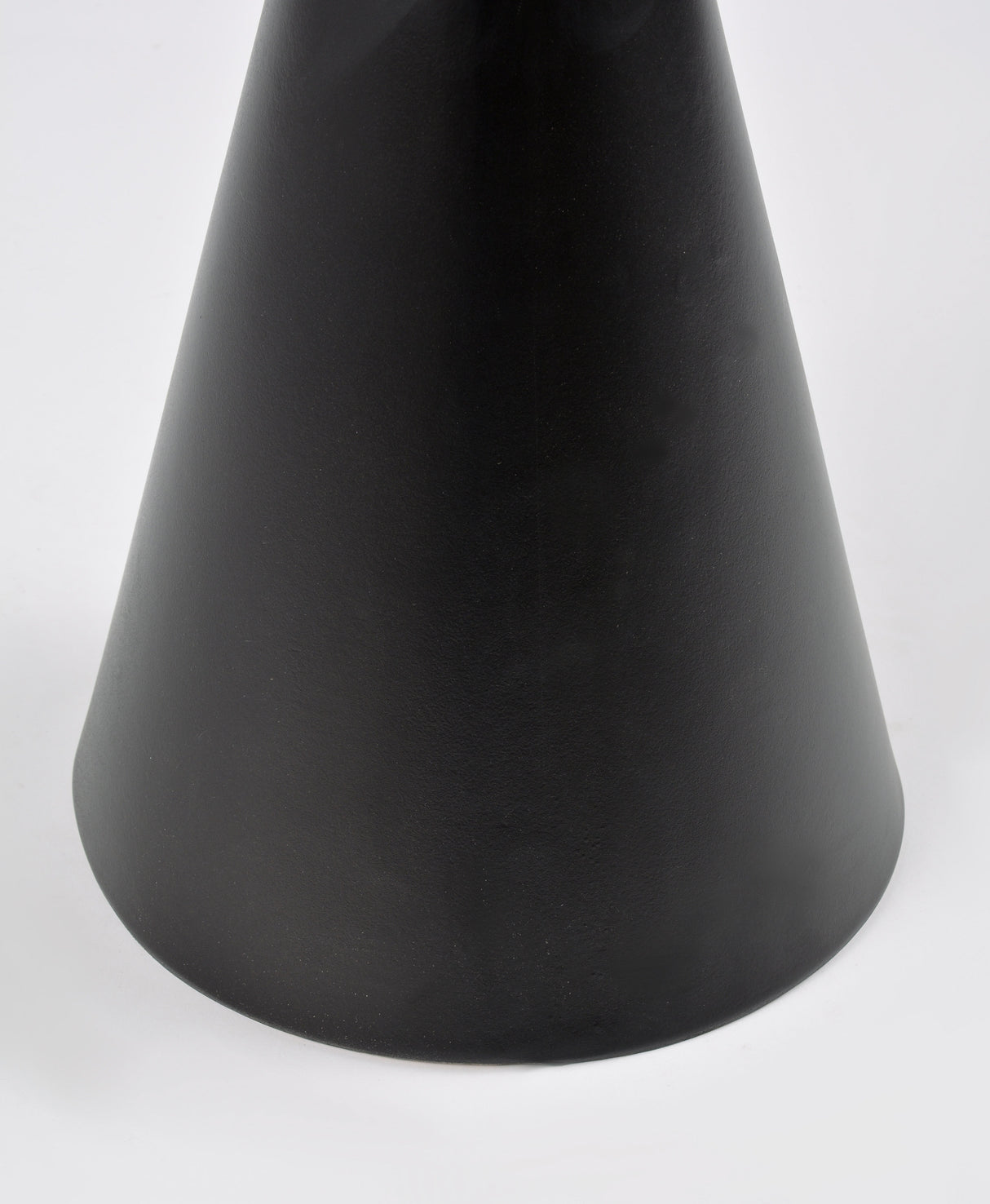 Birou Minimalist Rotund din Lemn Moale Livin Hill