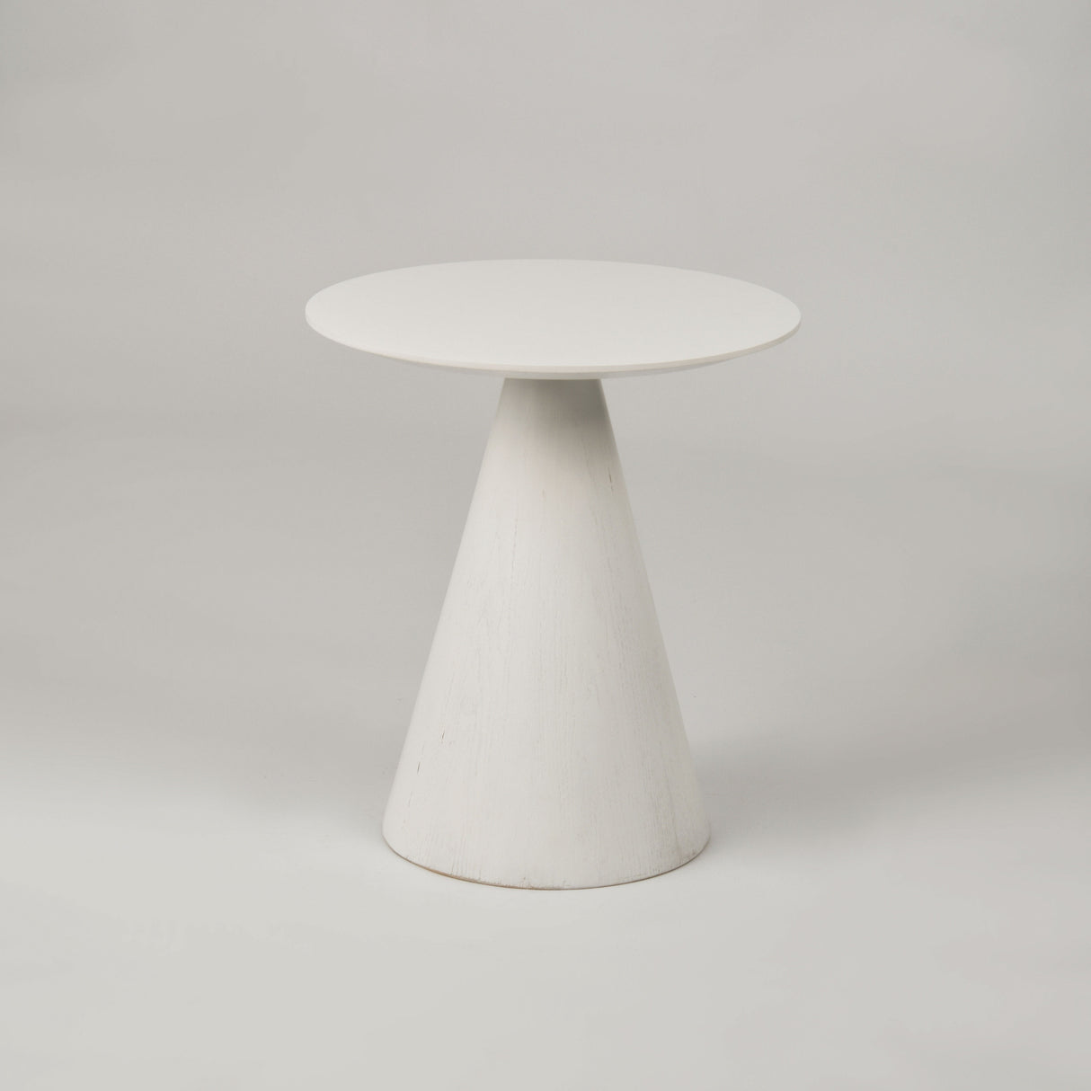 Masuta de Cafea Rotunda din Lemn Masiv cu Baza in Forma de Con Livin Hill