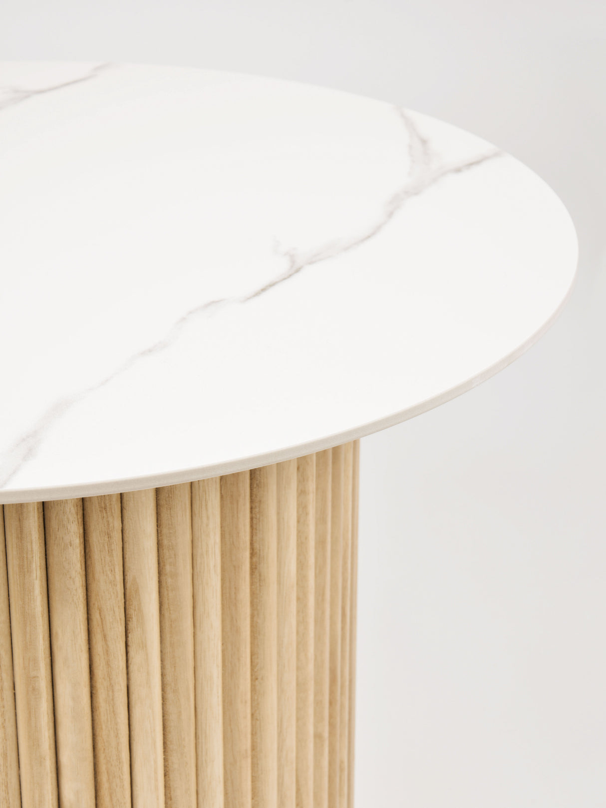 Masa de Cafea Rotunda din Ceramica si Lemn Livin Hill