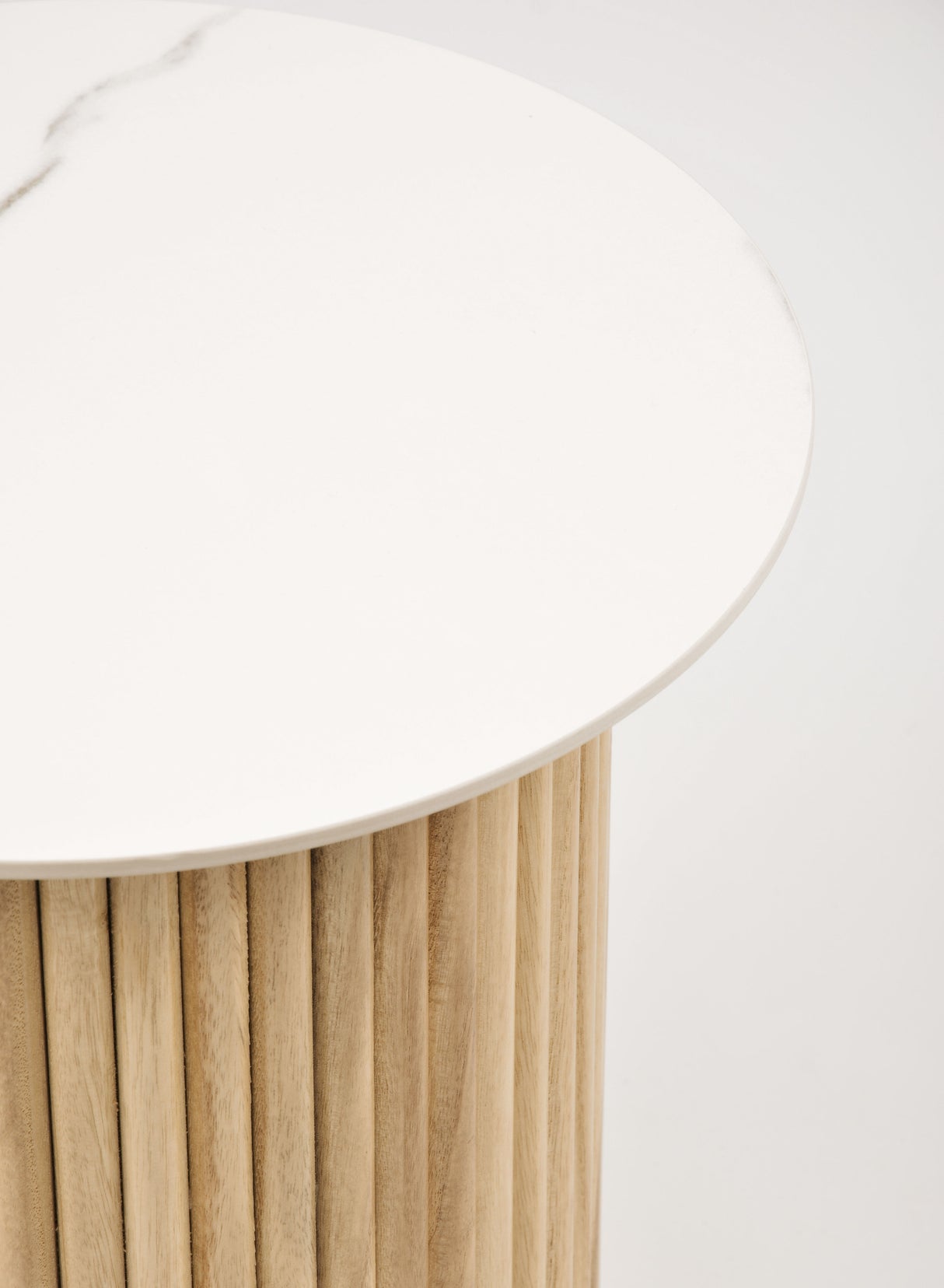 Masa de Cafea Rotunda din Ceramica si Lemn Livin Hill