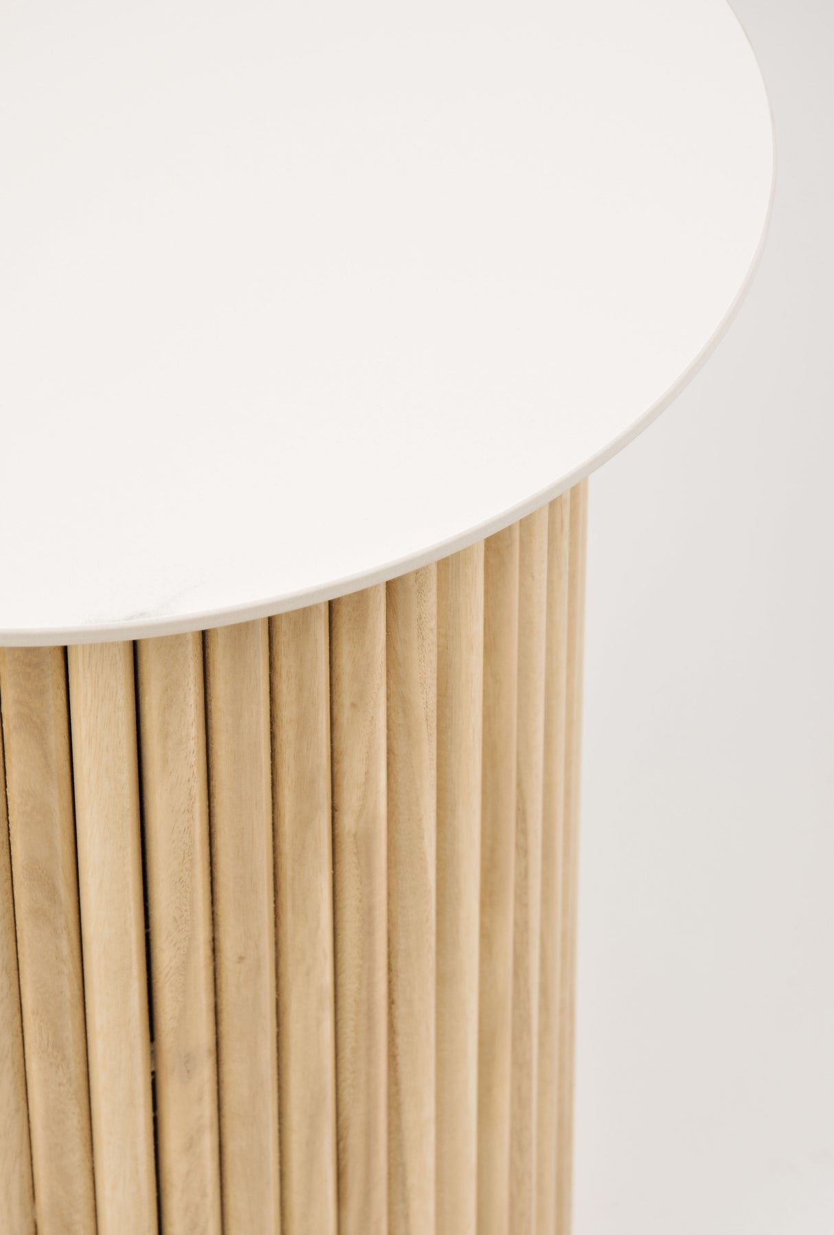 Masa de Cafea Rotunda din Ceramica si Lemn Livin Hill