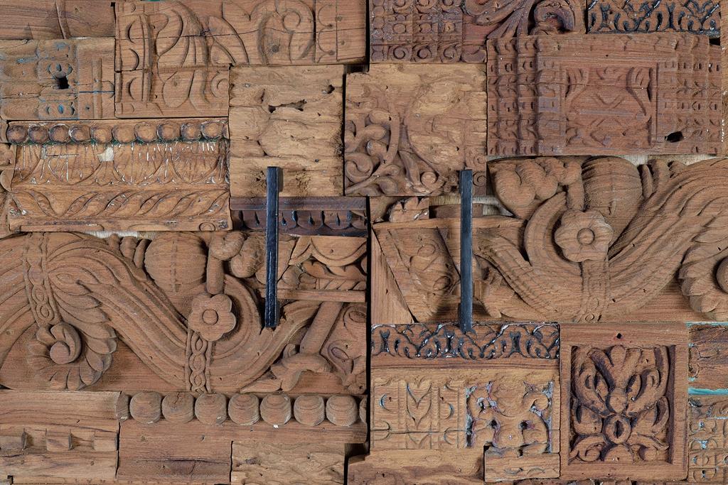 Dulap din Lemn de Mango cu Detalii Autentice Giner y Colomer