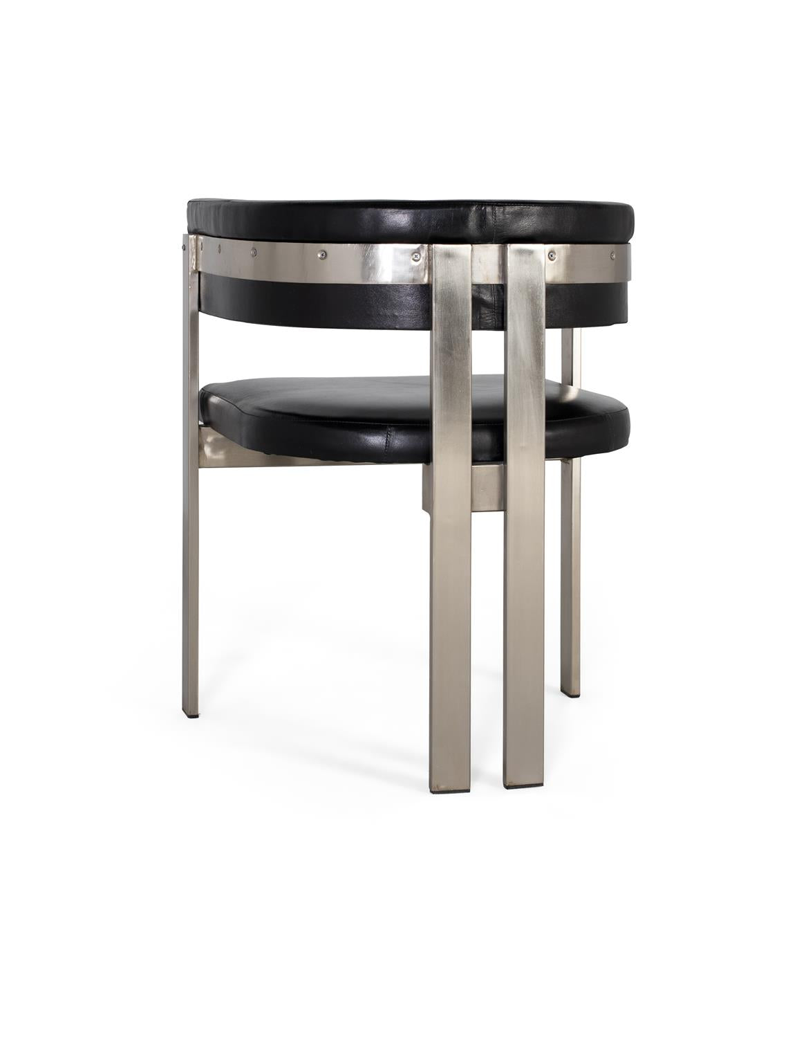 Fotoliu Tapitat in Piele Neagra cu Structura Metalica Aurie Giner y Colomer