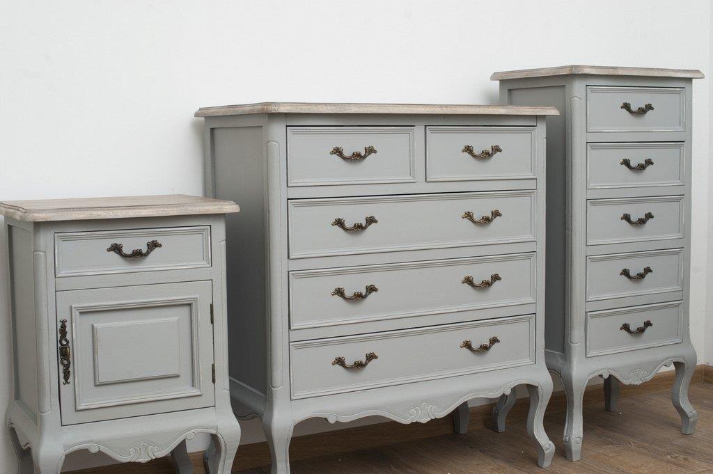 Noptiera Provence cu Picioare Sculptate si Manere Bronz Livin Hill