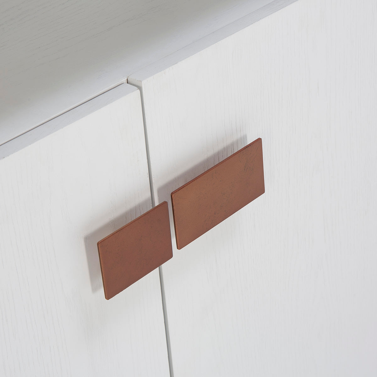 Comoda Moderna din Lemn Alb Cupru Metalic Thai Natura