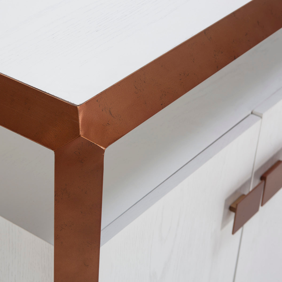 Comoda Moderna din Lemn Alb Cupru Metalic Thai Natura