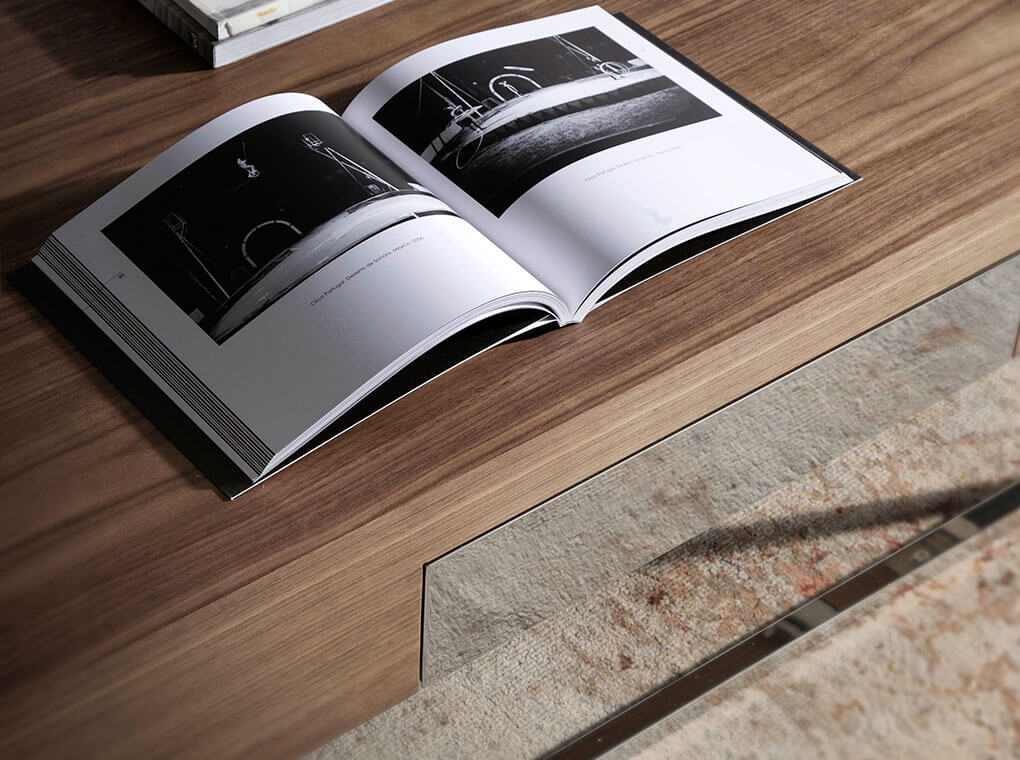 Masa de Cafea din Nuc cu Sertar si Suport Metalic Angel Cerda