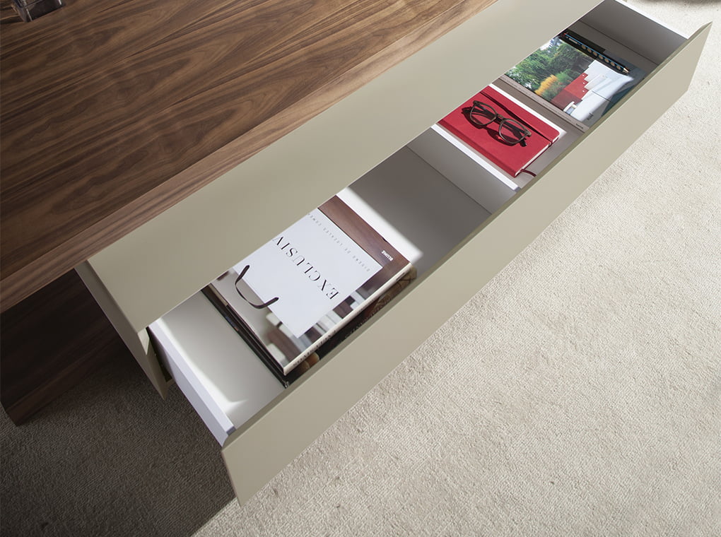 Masa de Cafea din Nuc cu Sertar Central si Vase de Sticla Angel Cerda