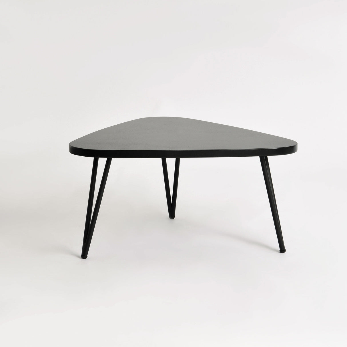 Masa de Cafea din Stejar cu Blat Negru Imitand Piatra si Suport Metalic Livin Hill