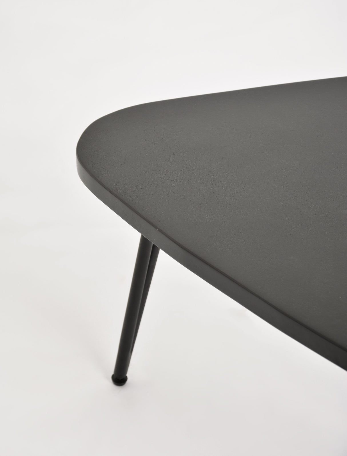 Masa de Cafea din Stejar cu Blat Negru Imitand Piatra si Suport Metalic Livin Hill