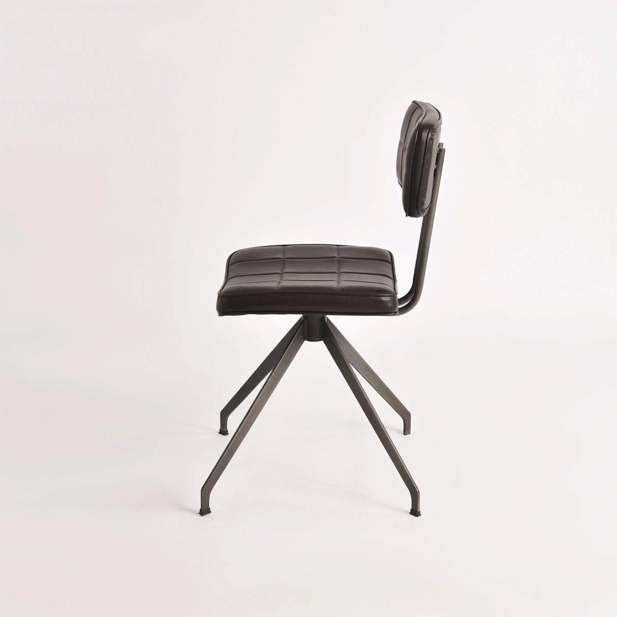 Scaunul Metalic Retro cu Tapiterie de Piele Ecologica Livin Hill