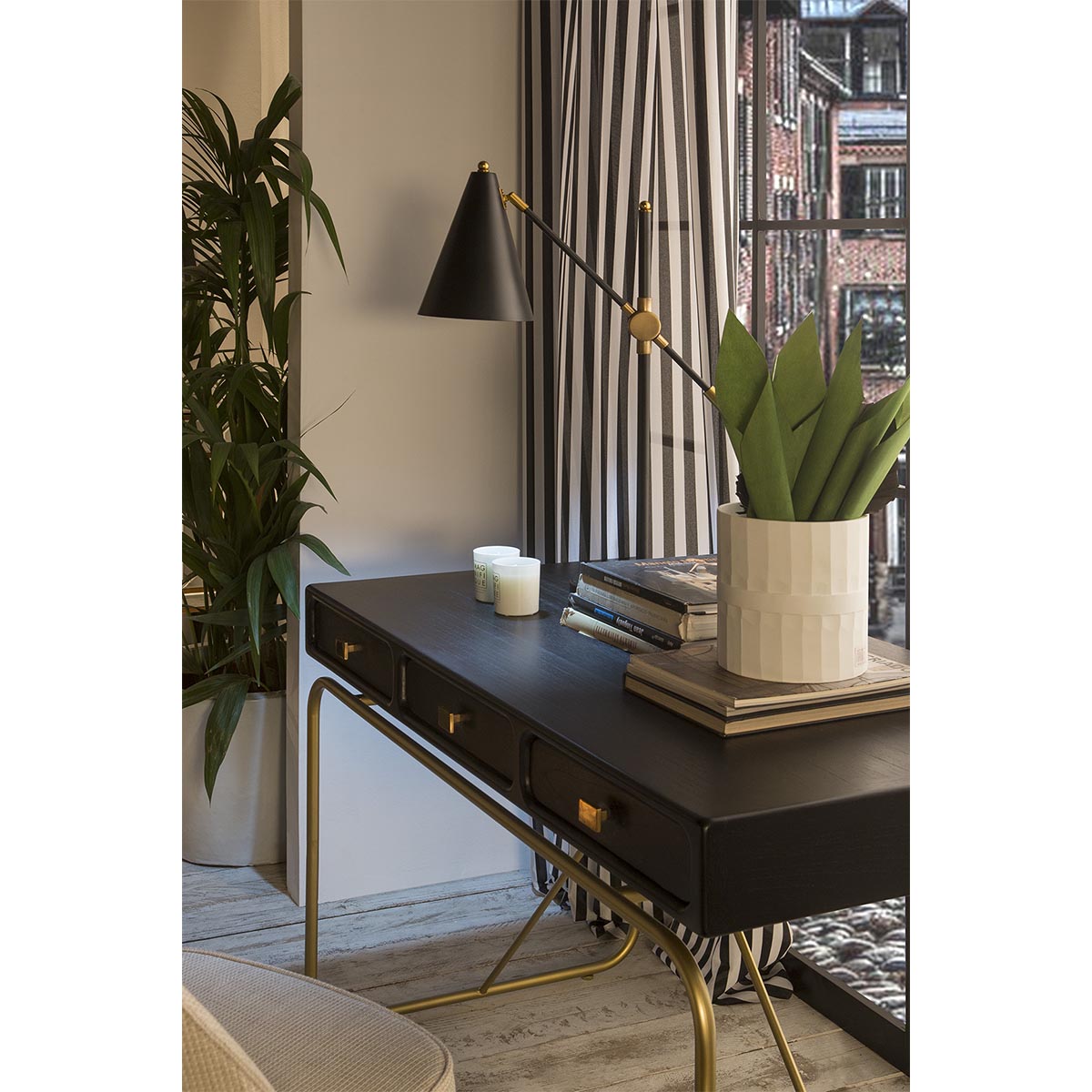 Birou din Lemn Negru cu Structura Metalica Aurie Thai Natura