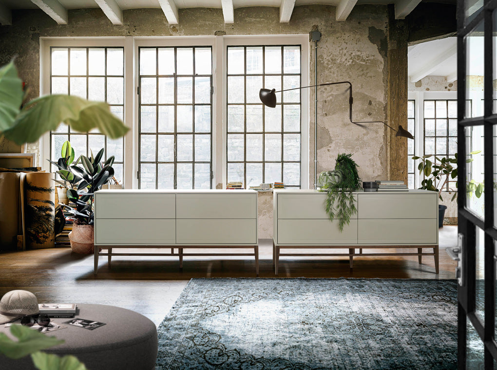 Bufet Modern din DM Lacuit cu Picioare din Nuc Angel Cerda