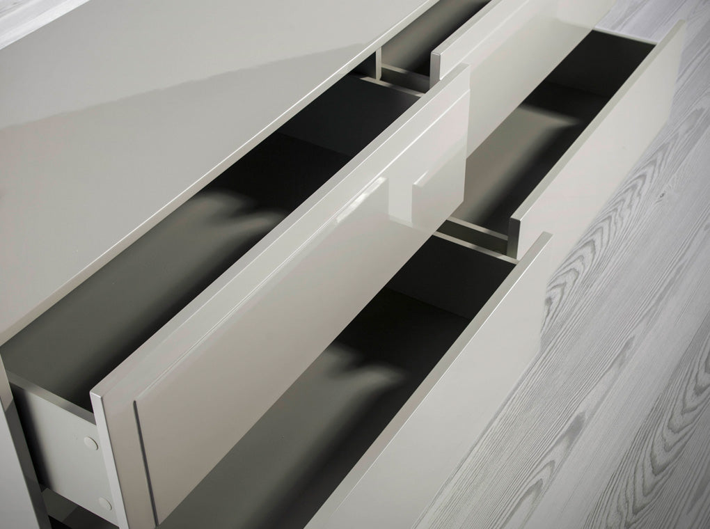 Bufet Modern din DM Lacuit cu Picioare din Nuc Angel Cerda