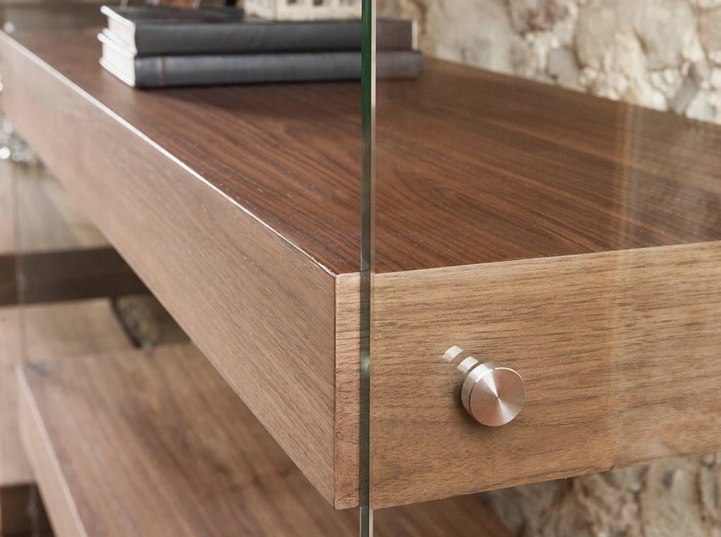 Biblioteca din Nuc si Sticla Securizata cu Design Modern Angel Cerda