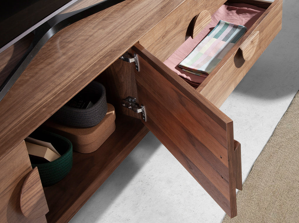 Comoda TV din Lemn de Nuc cu Picioare din Otel Negru Angel Cerda