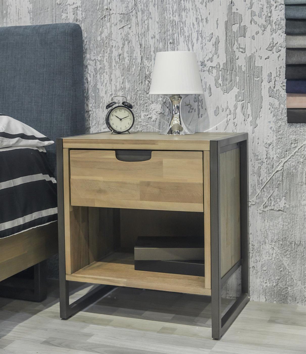 Noptiera Loft din Lemn de Acacia cu Picioare Metalice Livin Hill