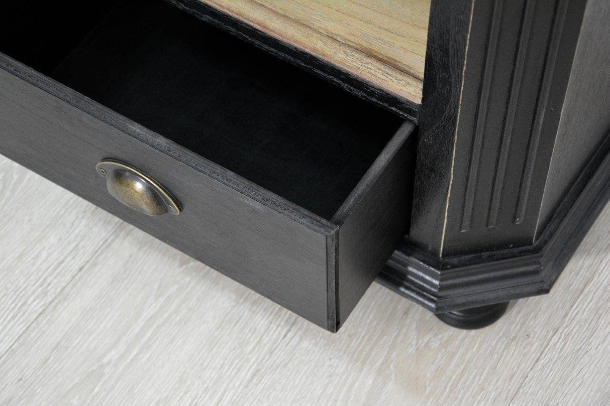 Vitrina Clasica cu Picioare Simple si Manere Decorative Livin Hill