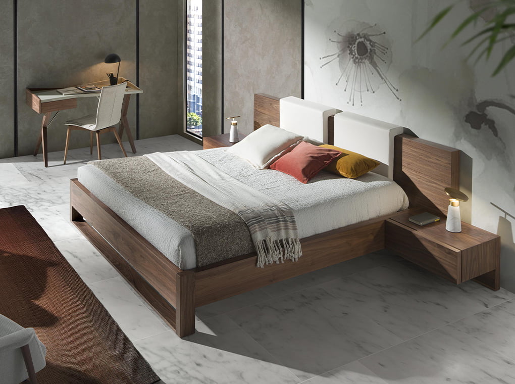 Scaun Tapitat cu Stofa Gri si Structura din Lemn de Nuc Angel Cerda