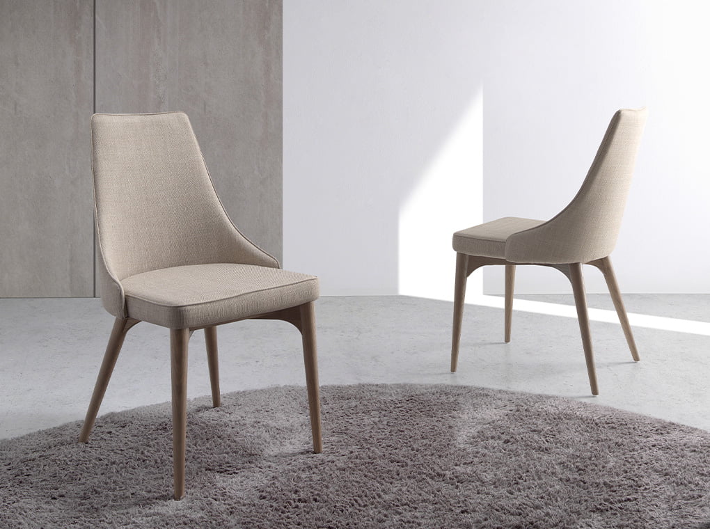 Scaun Tapitat cu Material Maro si Structura din Lemn de Nuc Angel Cerda