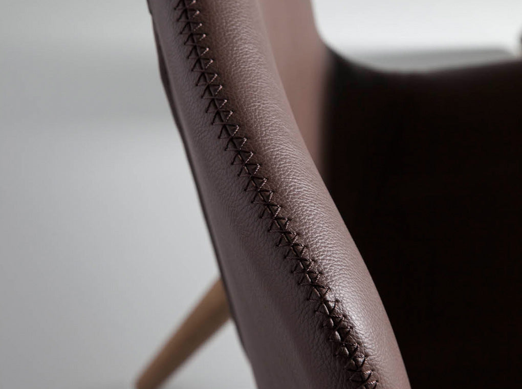 Scaun de Masa Tapitat cu Piele Ecologica Maro Angel Cerda