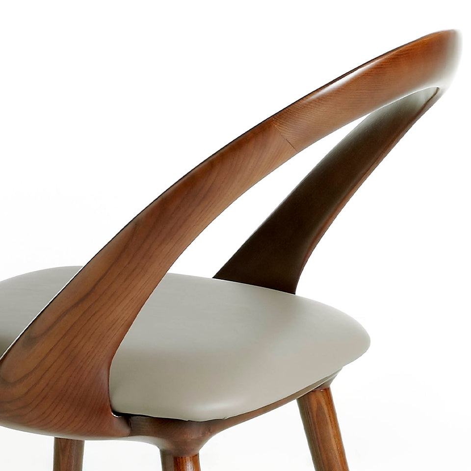 Scaun de Dining Tapitat in Piele Ecologica cu Structura din Lemn de Frasin Angel Cerda