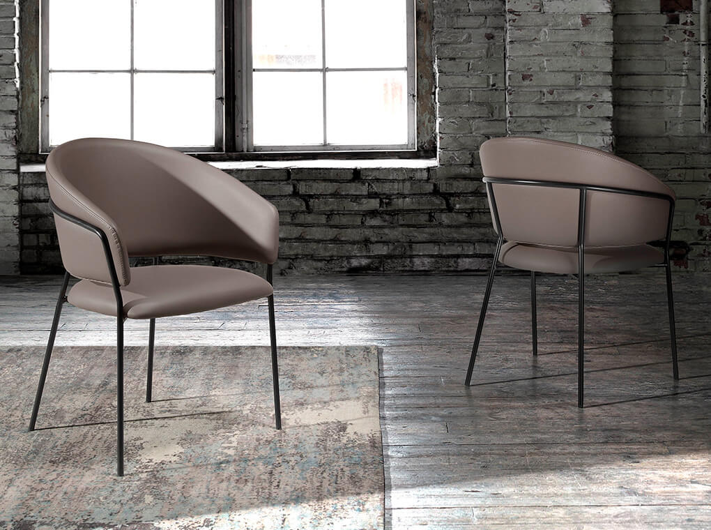 Scaun pentru Masa de Dining Tapitat in Piele Mink cu Picioare din Otel Negru Angel Cerda