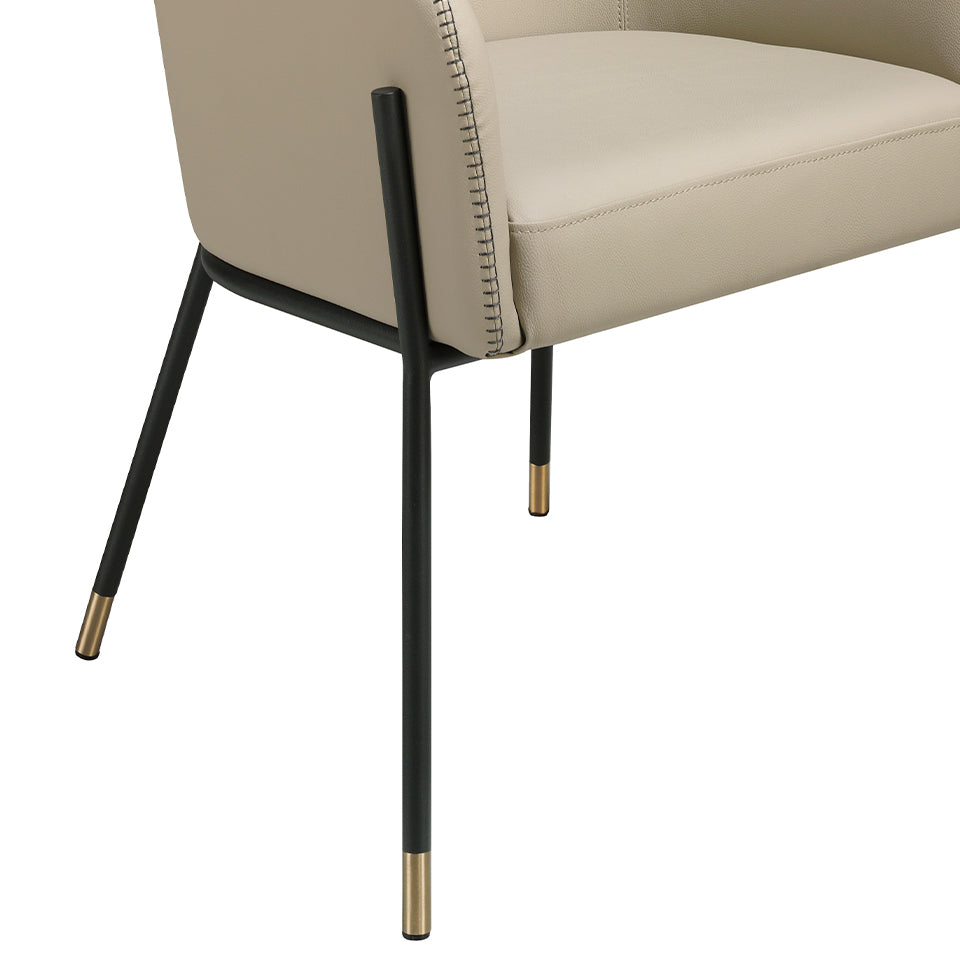 Scaun de Dining Tapitat in Piele Ecologica cu Picioare din Otel Negru Angel Cerda