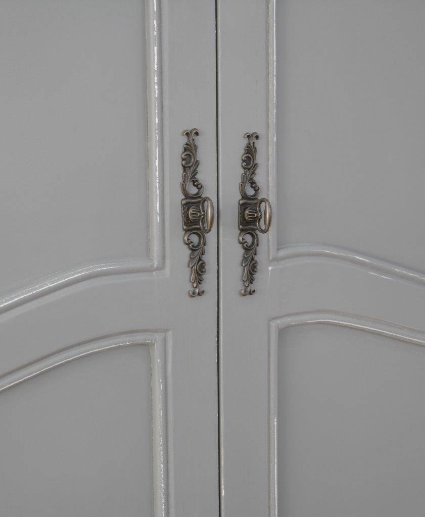 Dulap in Stil Provence cu Picioare Sculptate Livin Hill