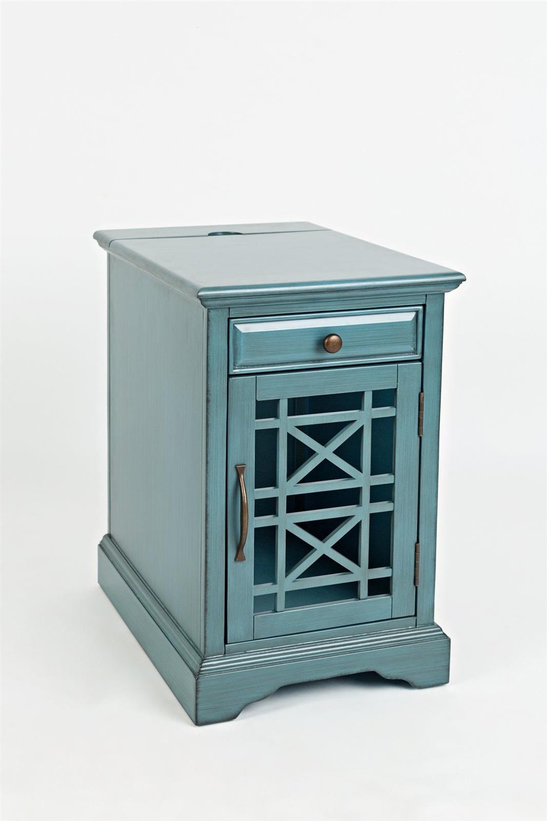 Noptiera din Lemn de Acacia cu Usi Ornamentale Livin Hill