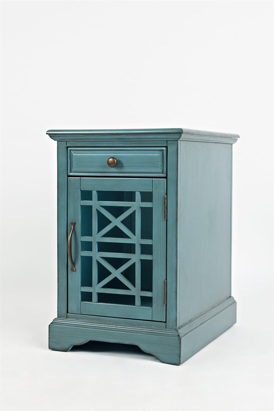 Noptiera din Lemn de Acacia cu Usi Ornamentale Livin Hill