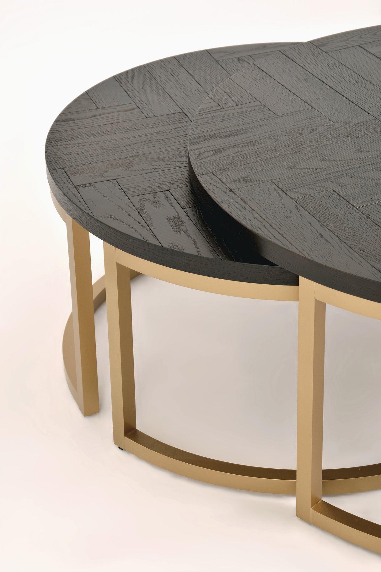 Masa de Cafea Rotunda din Stejar cu Picioare Aurii Livin Hill