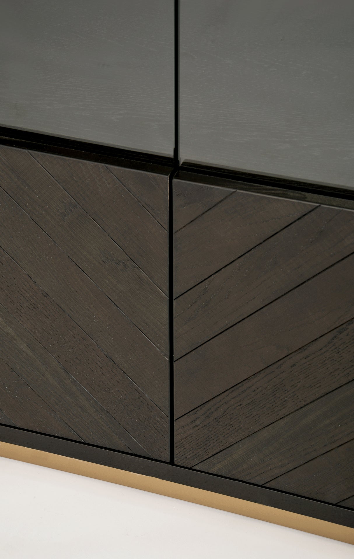 Vitrina Moderna din Lemn de Fag cu Intarsie de Jodel si LED-uri Livin Hill