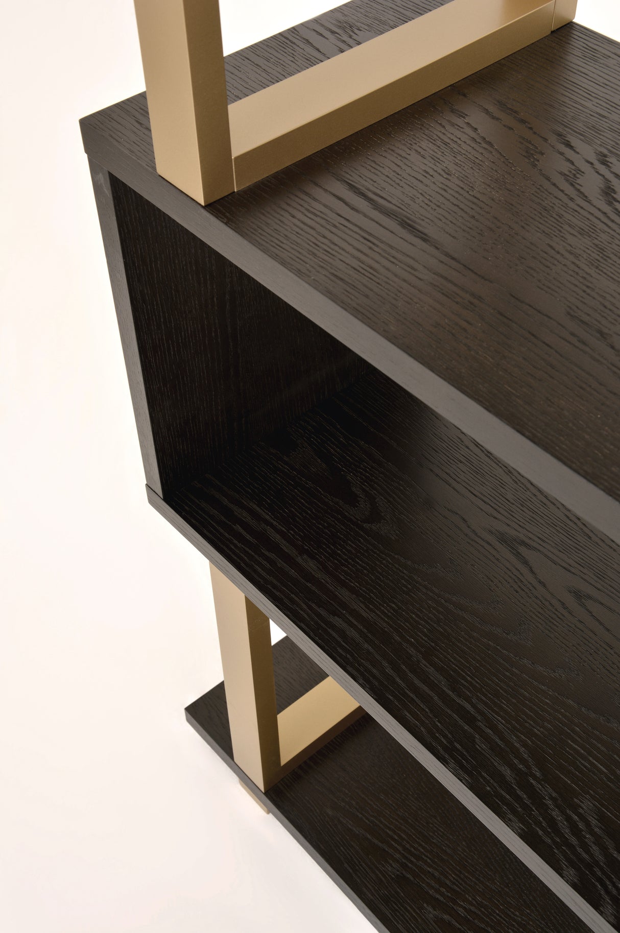 Biblioteca Moderna din Lemn de Fag cu Elemente Aurii Livin Hill