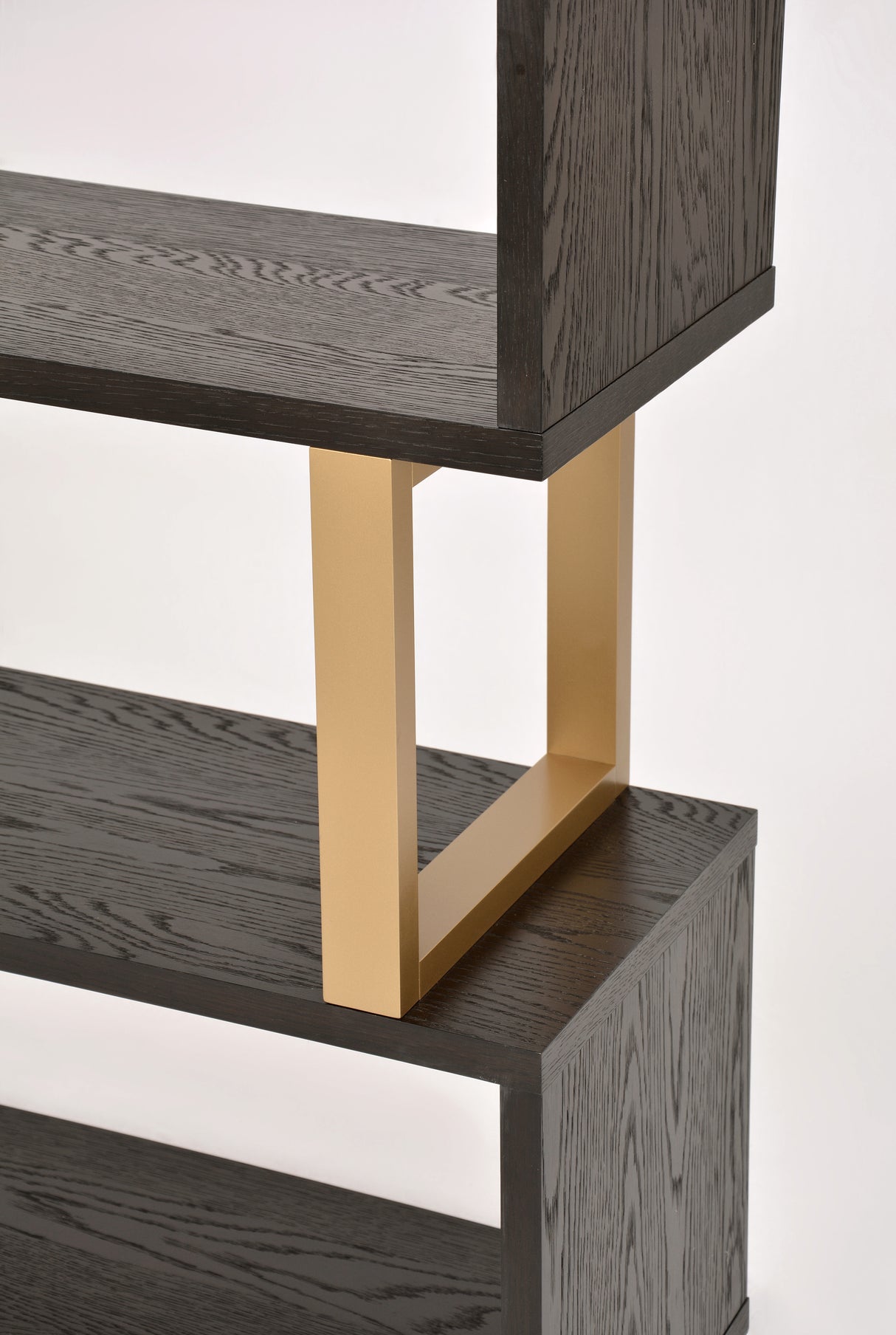 Biblioteca Moderna din Lemn de Fag cu Elemente Aurii Livin Hill