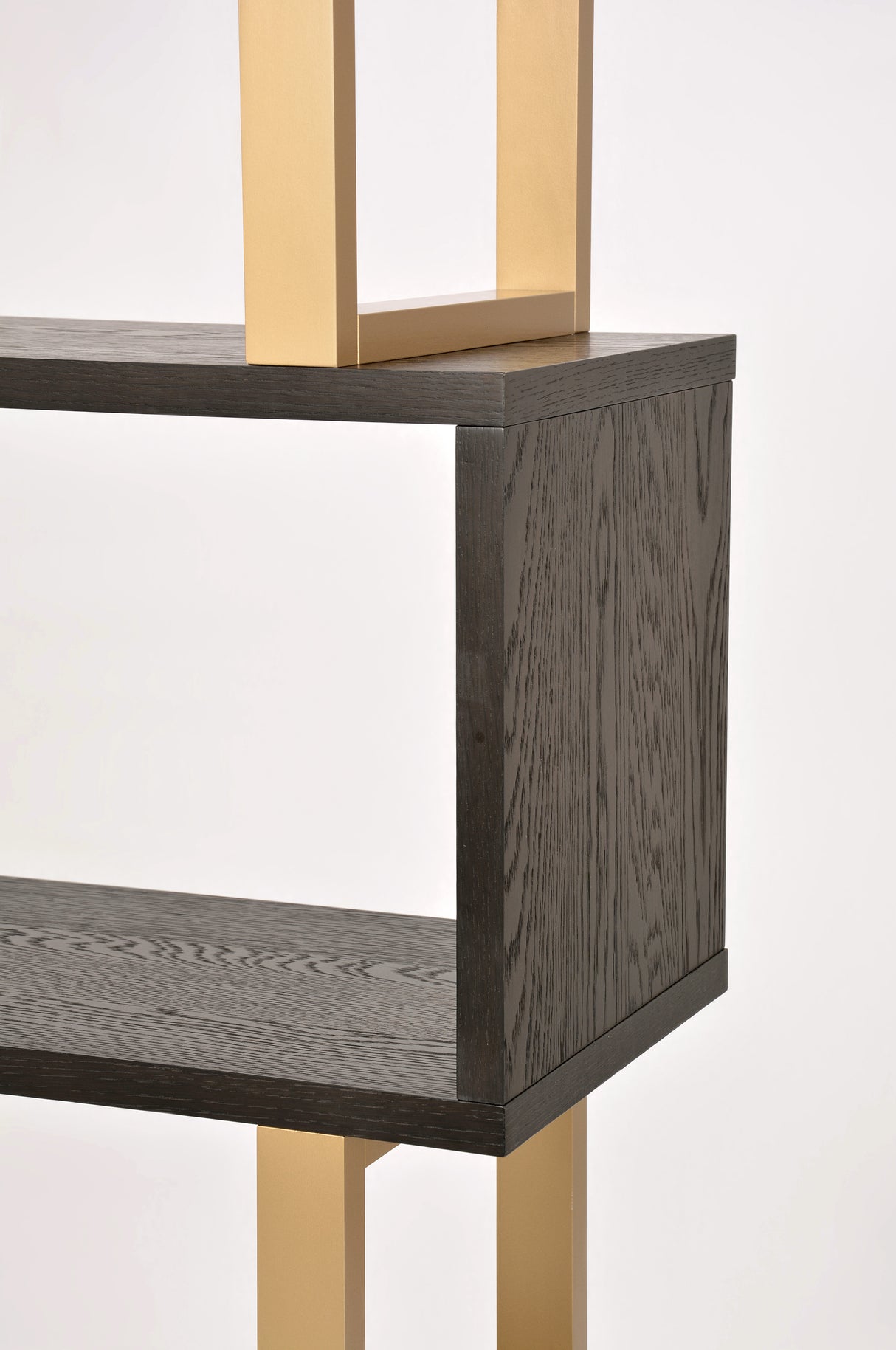 Biblioteca Moderna din Lemn de Fag cu Elemente Aurii Livin Hill