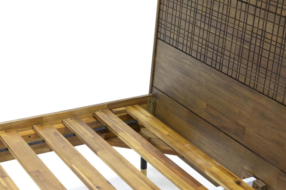 Pat din Lemn de Acacia Exotic cu Structura si Picioare Metalice Negre Livin Hill