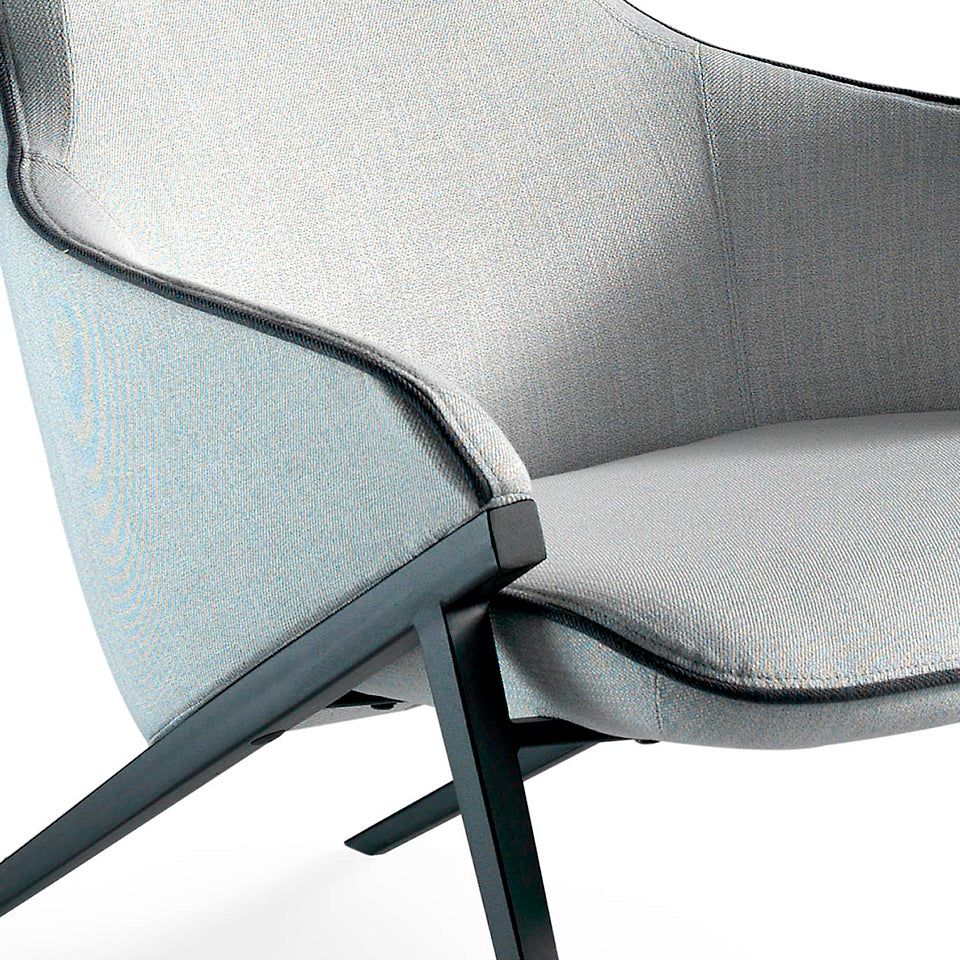 Fotoliu Tapitat cu Stofa Gri si Margini Negre Angel Cerda