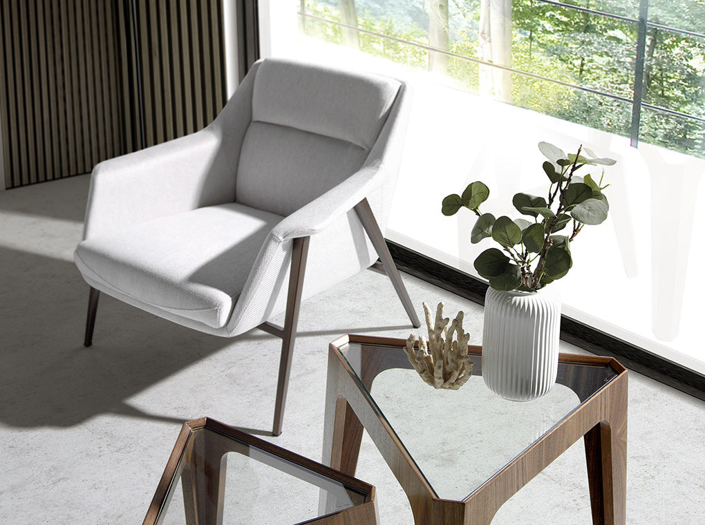 Fotoliu Tapitat Alb cu Structura de Otel Maro Angel Cerda