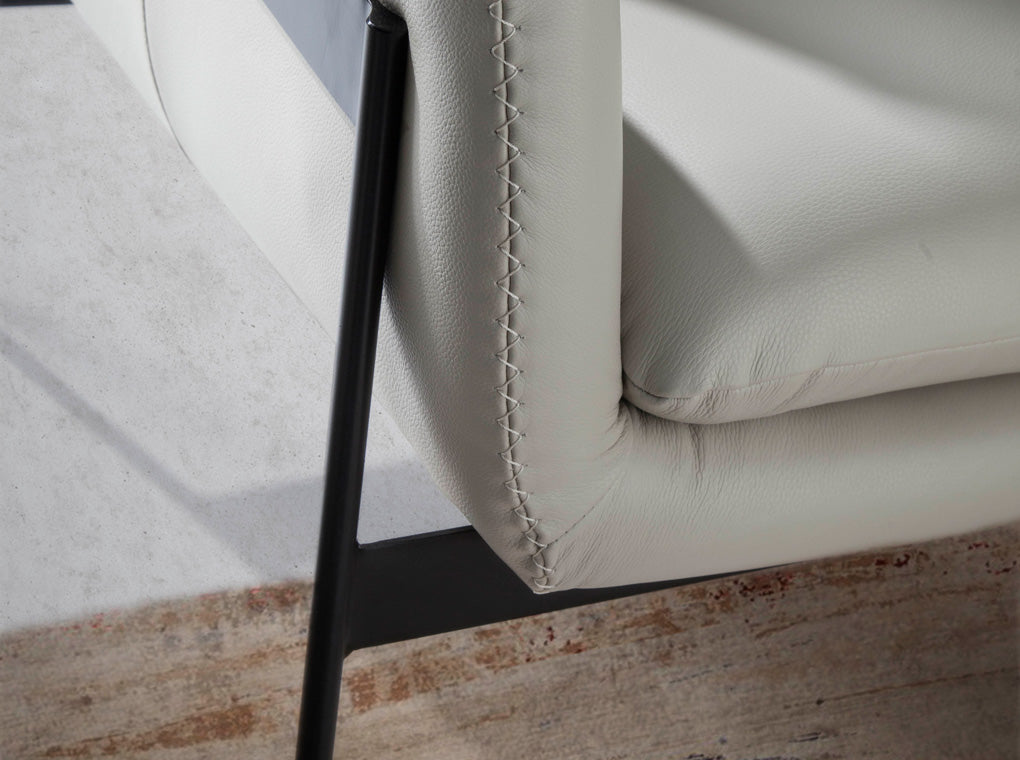 Fotoliu tapitat cu piele de vaca gri Angel Cerda