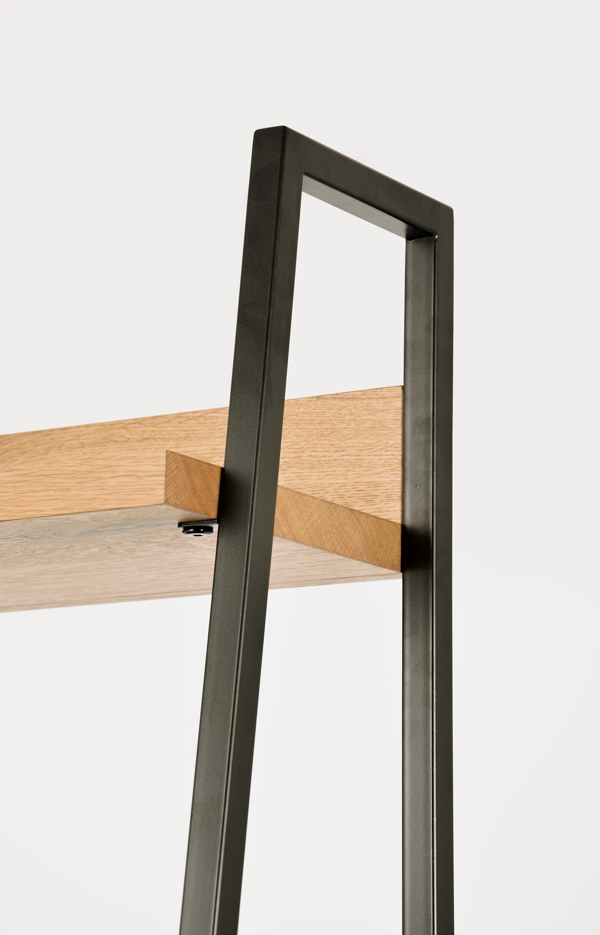 Biblioteca Loft din Stejar cu Picioare din Otel Livin Hill