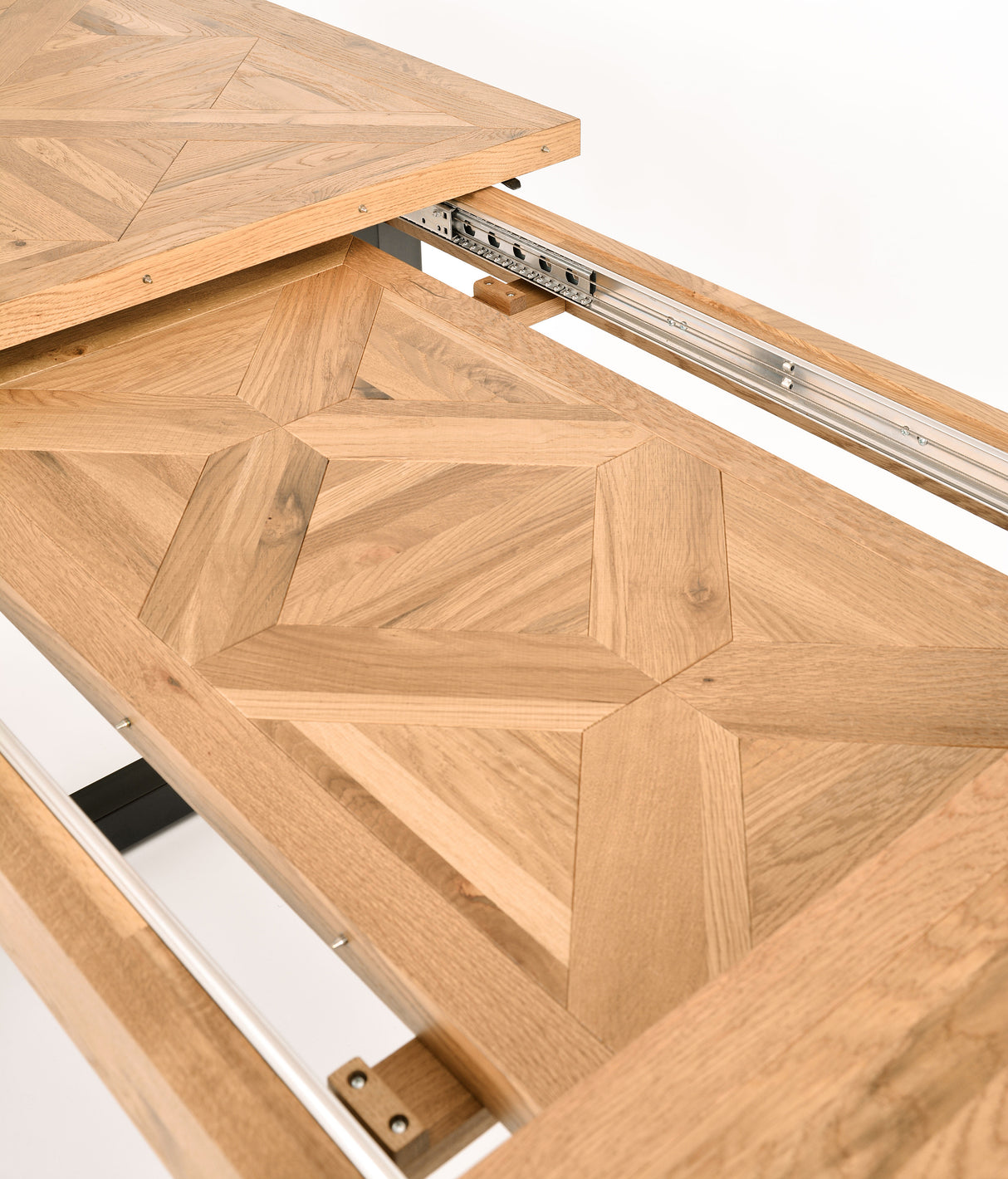 Masa extensibila din Stejar cu Suport Metalic in forma de U Livin Hill