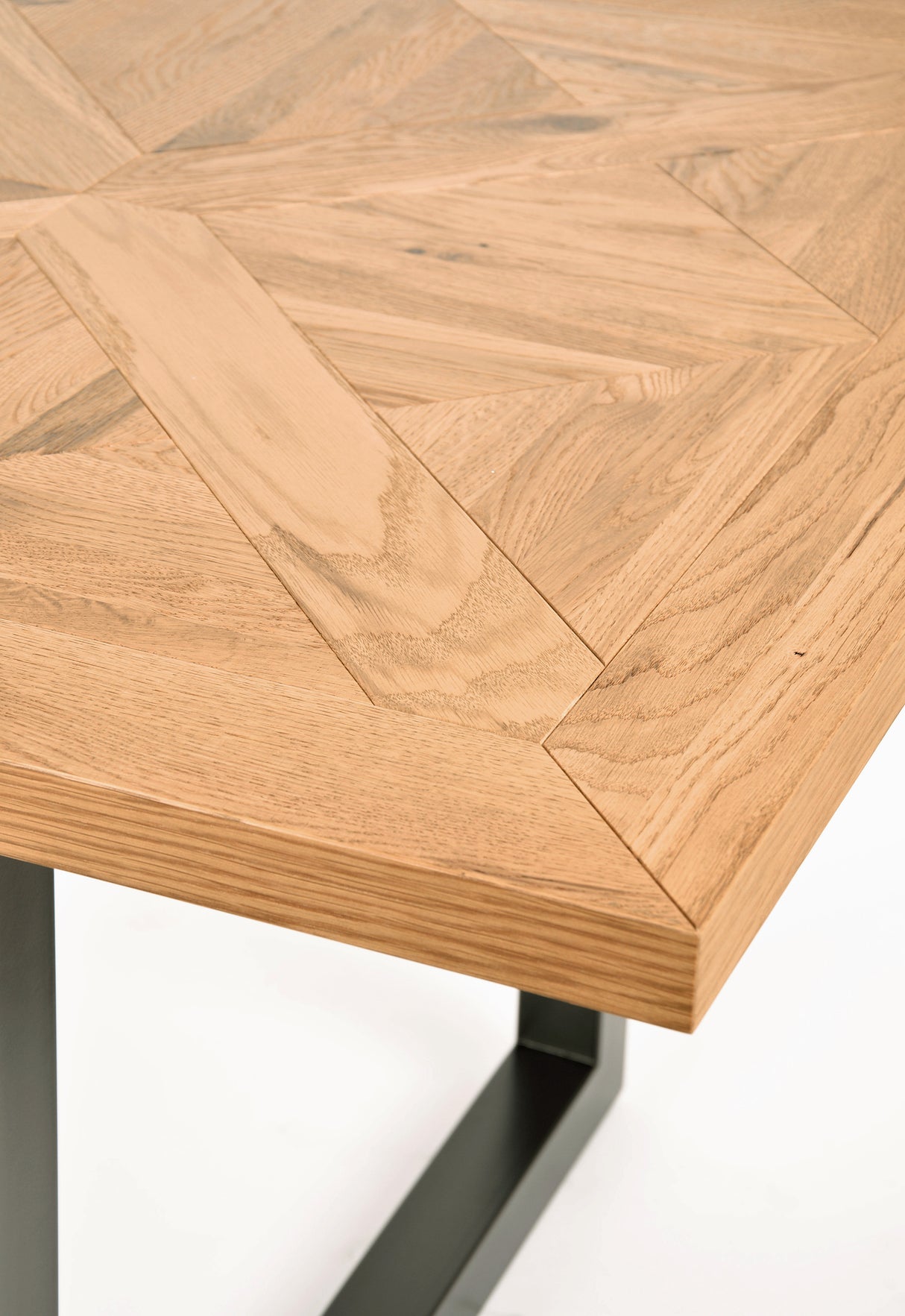 Masa extensibila din Stejar cu Suport Metalic in forma de U Livin Hill