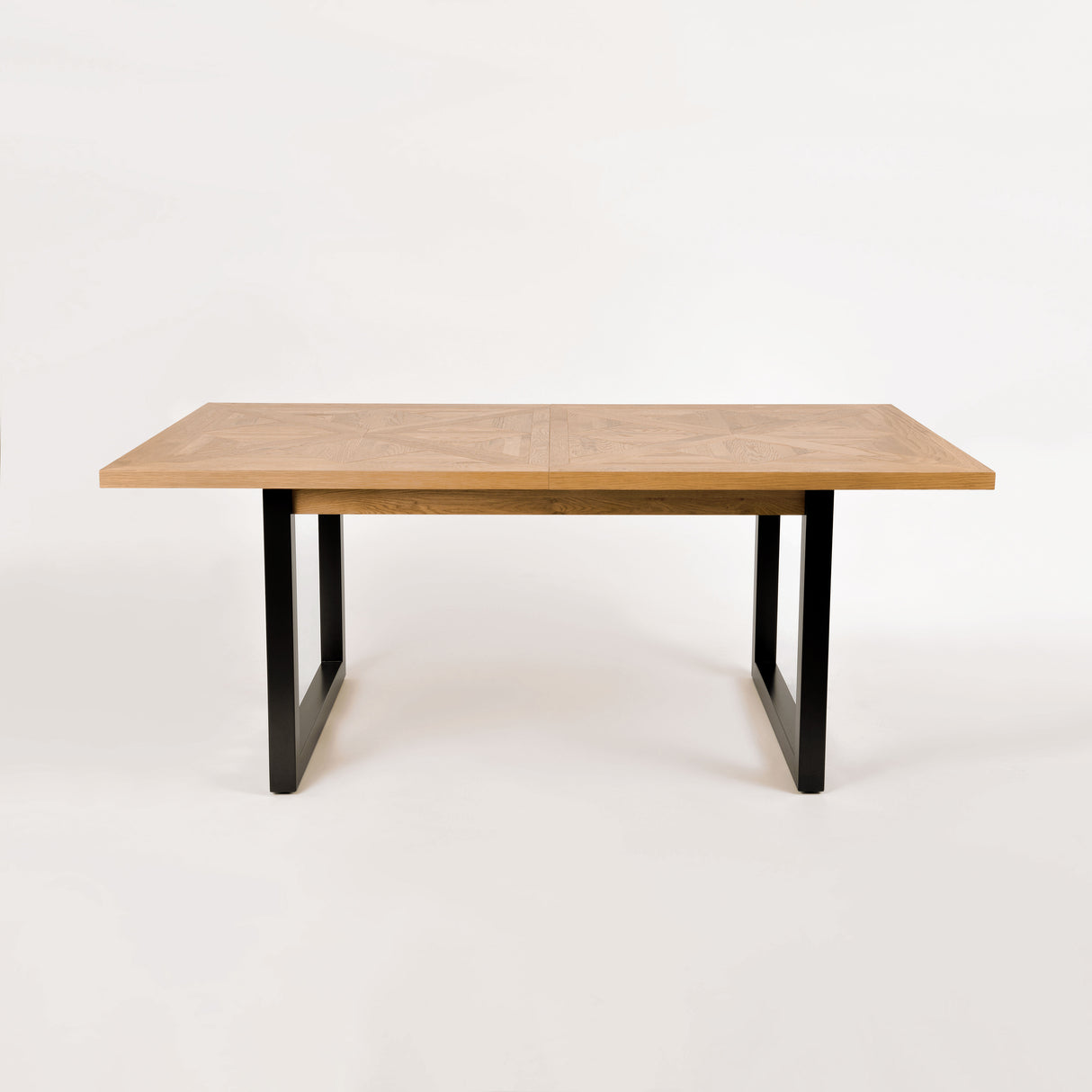 Masa extensibila din Stejar cu Suport Metalic in forma de U Livin Hill