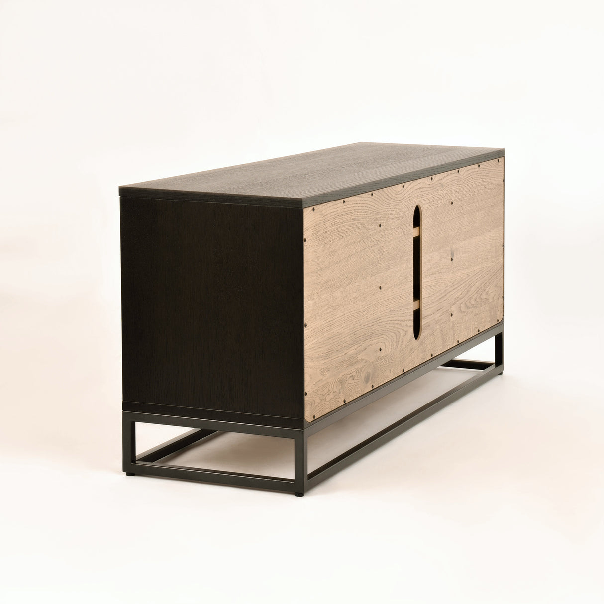 Comoda TV Loft cu Structura din Otel si Fronturi din Stejar Alb Livin Hill