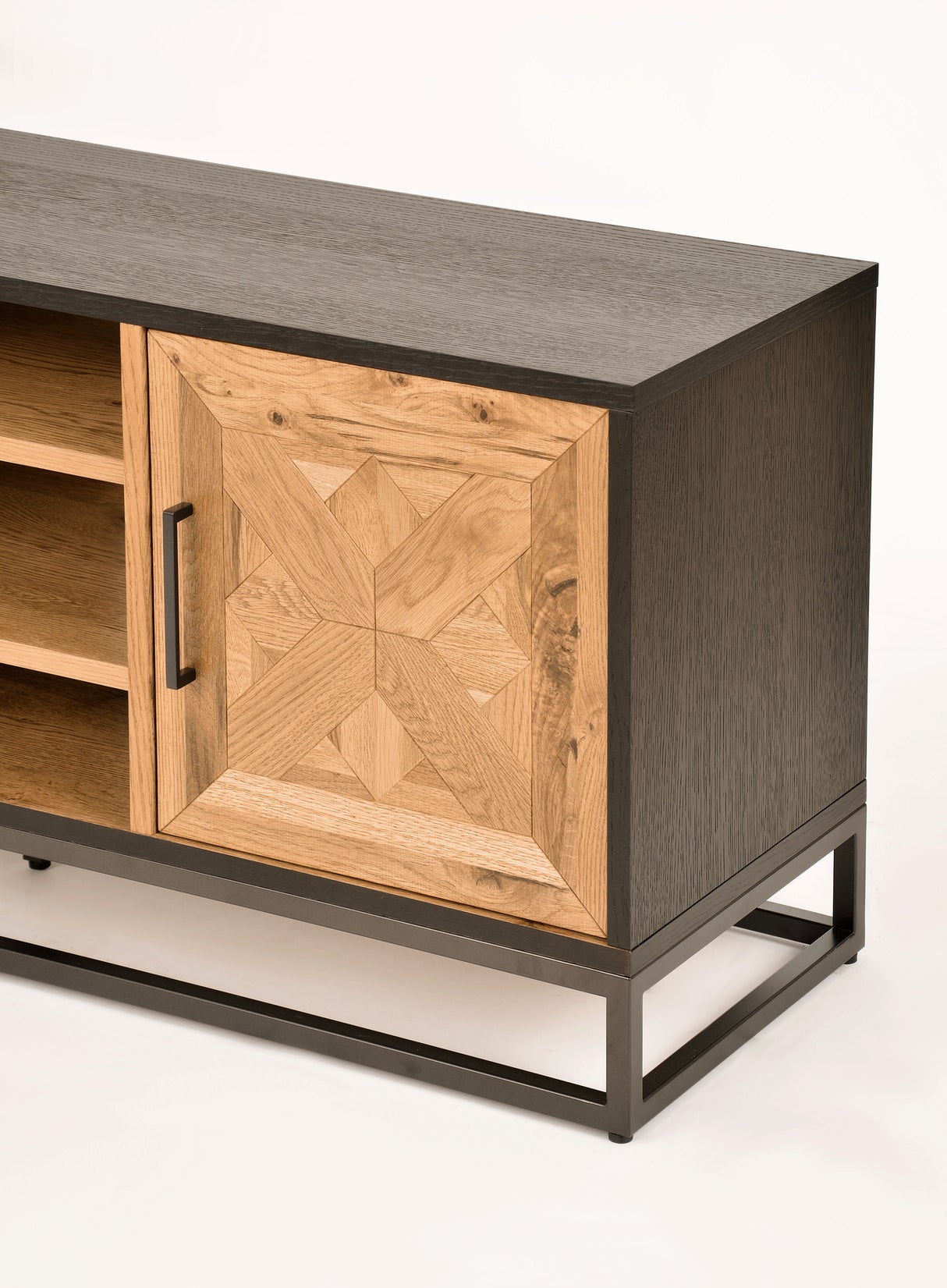 Comoda TV Loft cu Structura din Otel si Fronturi din Stejar Alb Livin Hill